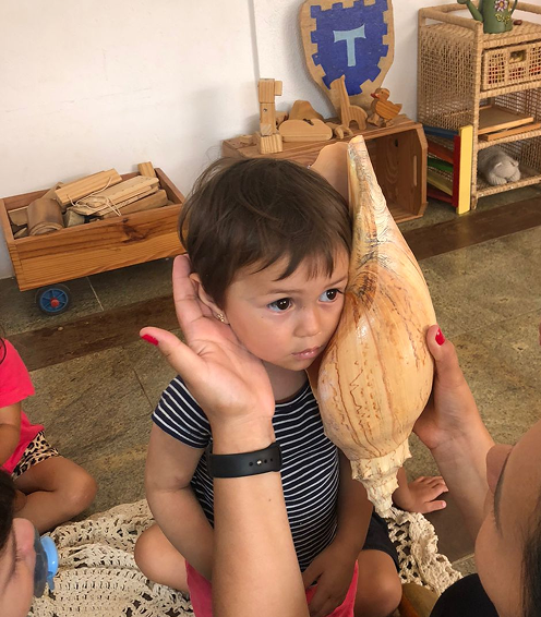 Criança em atividade no Espaço Bem-Viver